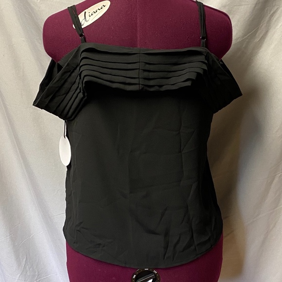 Milk & Honey cold shoulder blouse - Picture 4 of 6